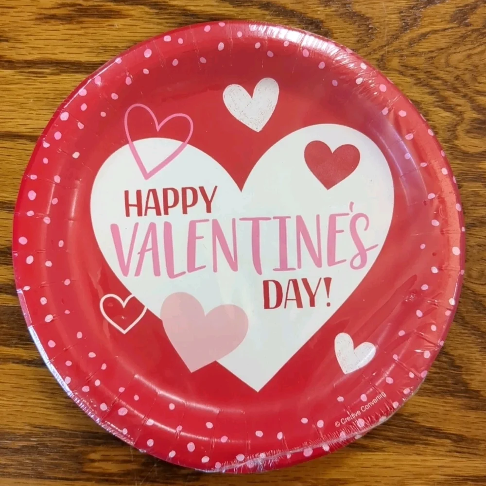 Valentine's Day 7 Inch Paper Plates 8 Per Pack Party Supplies Tableware
